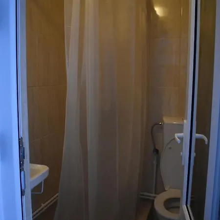 Maricris בית הארחה טוזלה